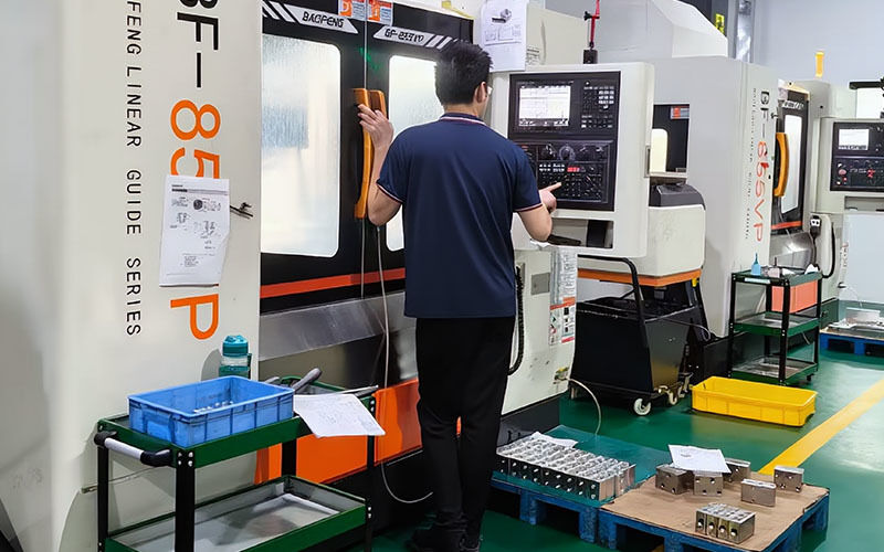 Dongguan Zhongwei Metal Products Co., Ltd প্রস্তুতকারকের উৎপাদন লাইন