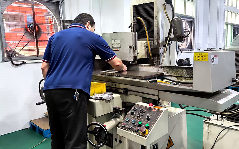 Dongguan Zhongwei Metal Products Co., Ltd প্রস্তুতকারকের উৎপাদন লাইন