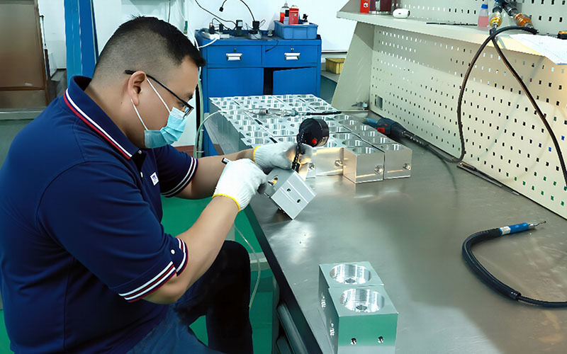 Dongguan Zhongwei Metal Products Co., Ltd প্রস্তুতকারকের উৎপাদন লাইন